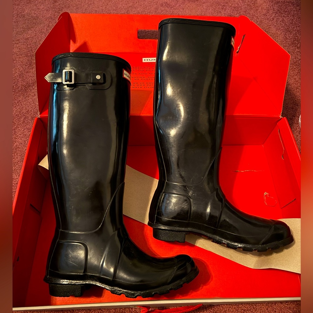 Worn once basically new in box original Hunter tall rain boots women’s size 8